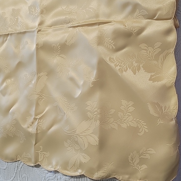 Four 100% Polyester Placemats - Picture 12 of 12